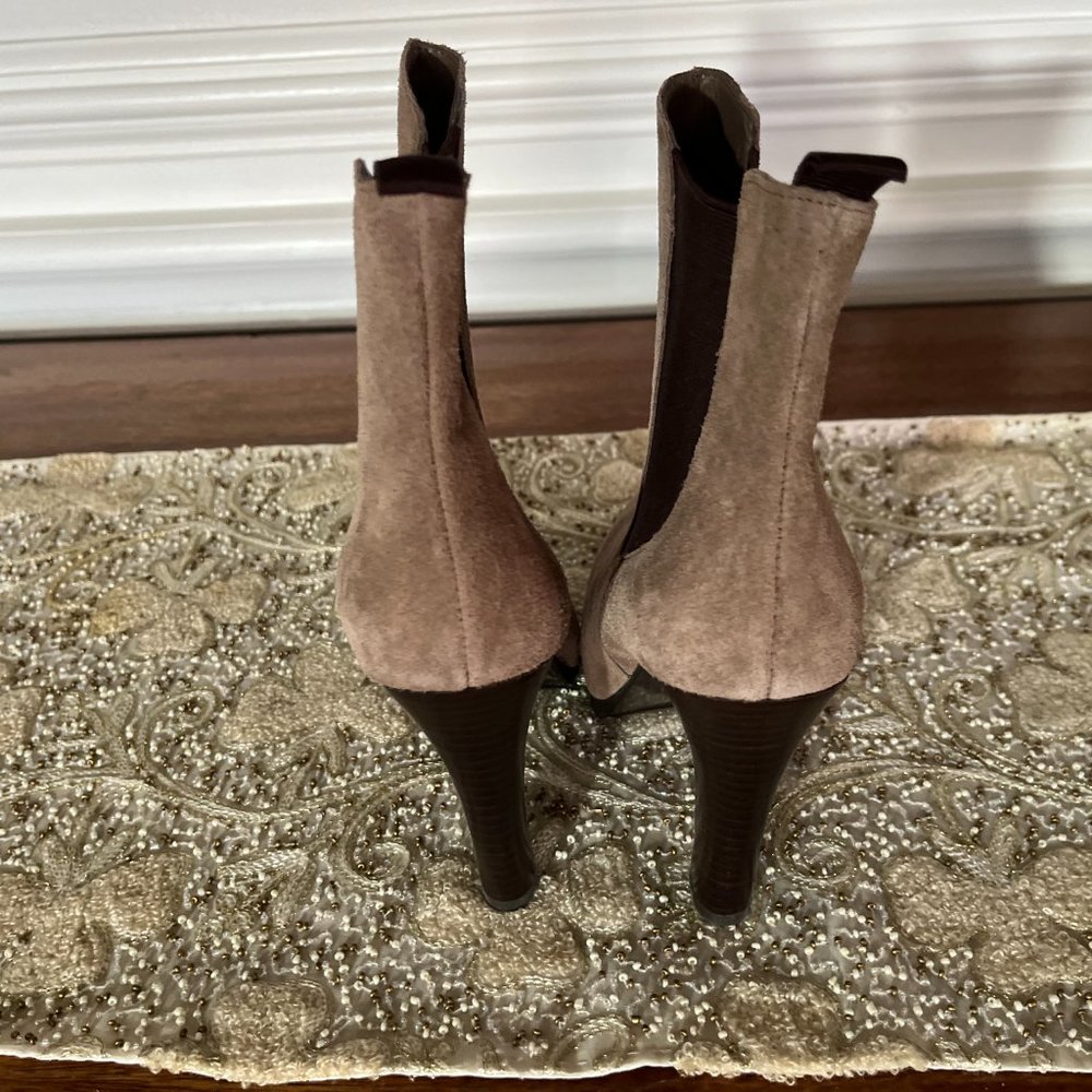 RALPH LAUREN BROWN SUEDE MYLAH CHELSEA PULL ON ANKLE BOOTS W/HEEL - 7.5 - NEW - Picture 3 of 9